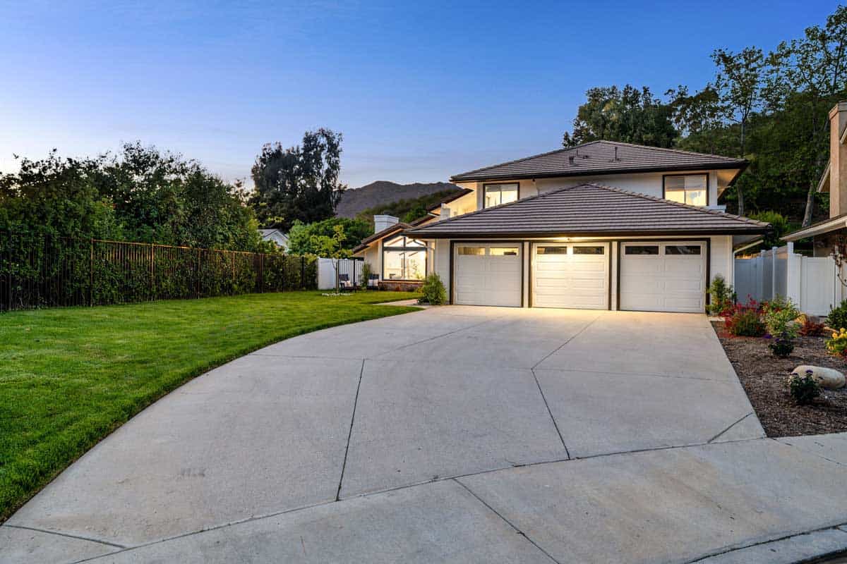A Two Story House With A Three Car Garage Large D 2026 01 07 23 06 43 Utc